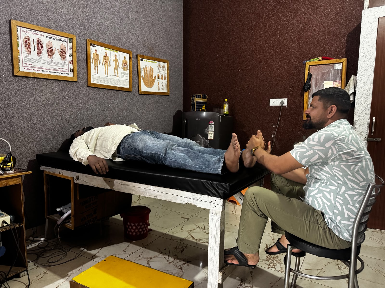 Acupressure treatment at Basra Clinic